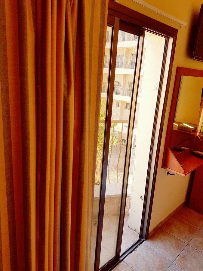 Faulty Towers Hotel Эйлат Экстерьер фото